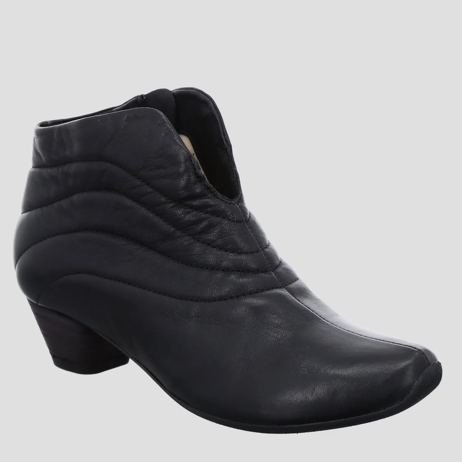AIDA 686 - BLACK LEATHER