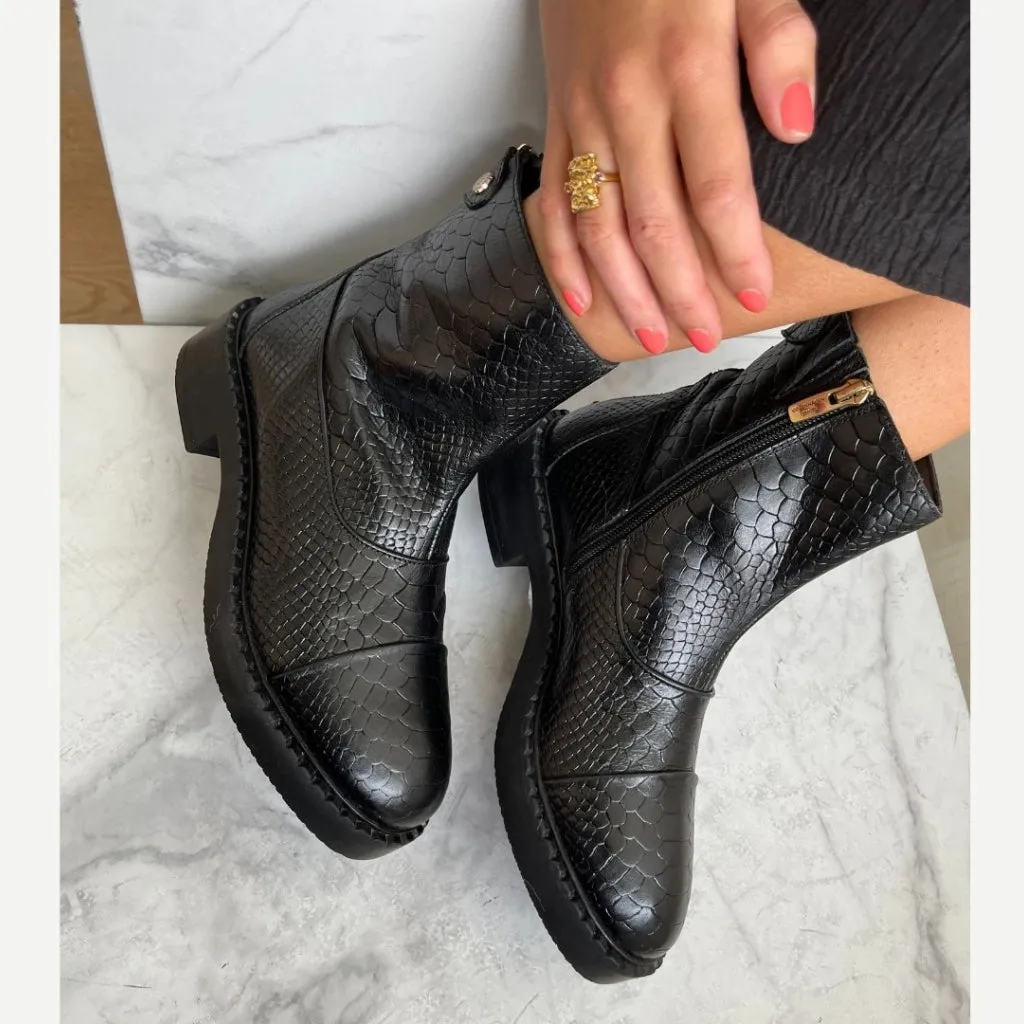AMIE BOOTS - BLACK