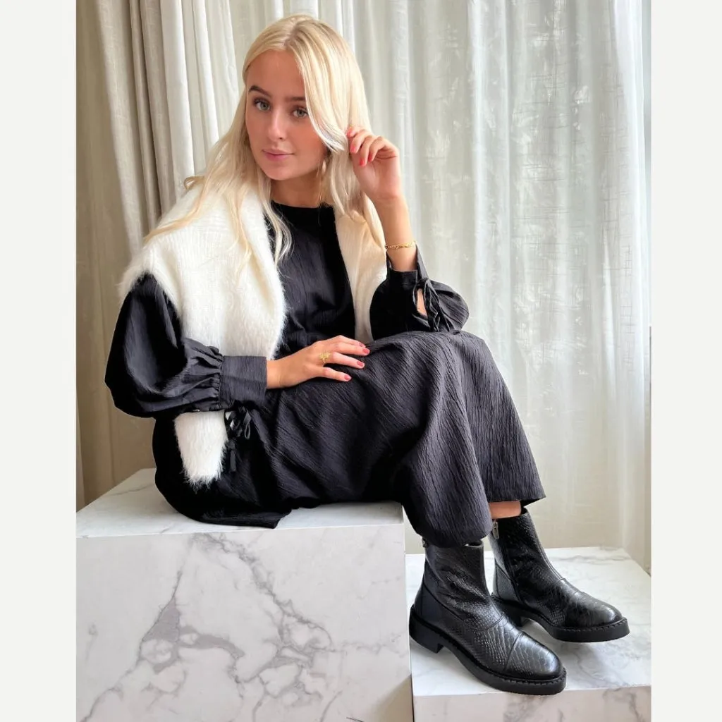 AMIE BOOTS - BLACK