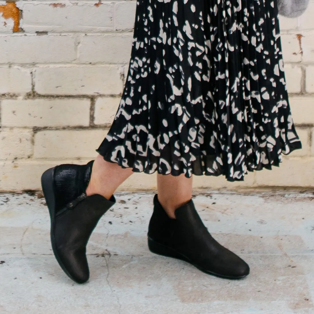 DAMASCUS - ONYX BLACK LIZARD LEATHER ANKLE BOOTS
