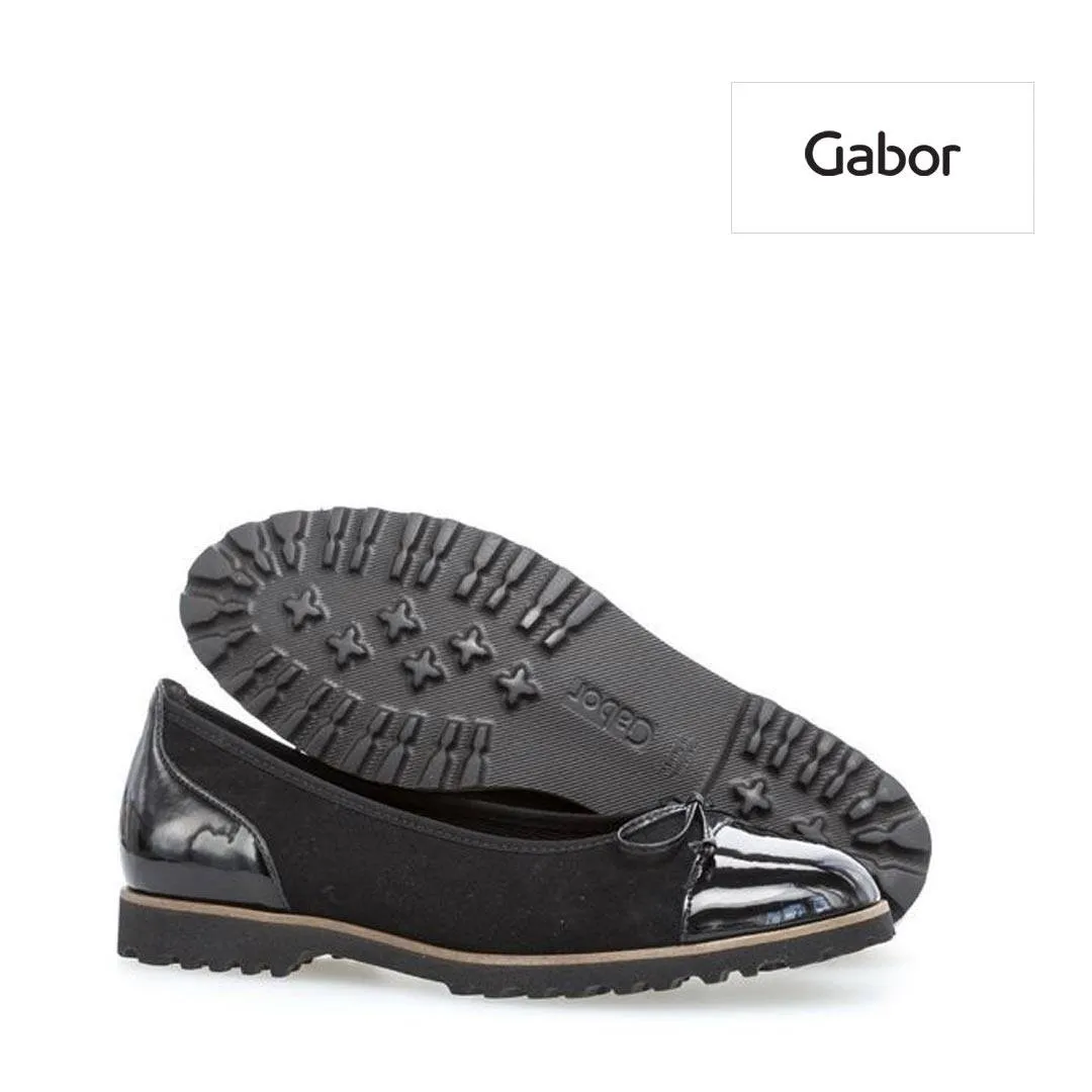 G04.100 - BLACK PATENT SUEDE DRESS FLATS
