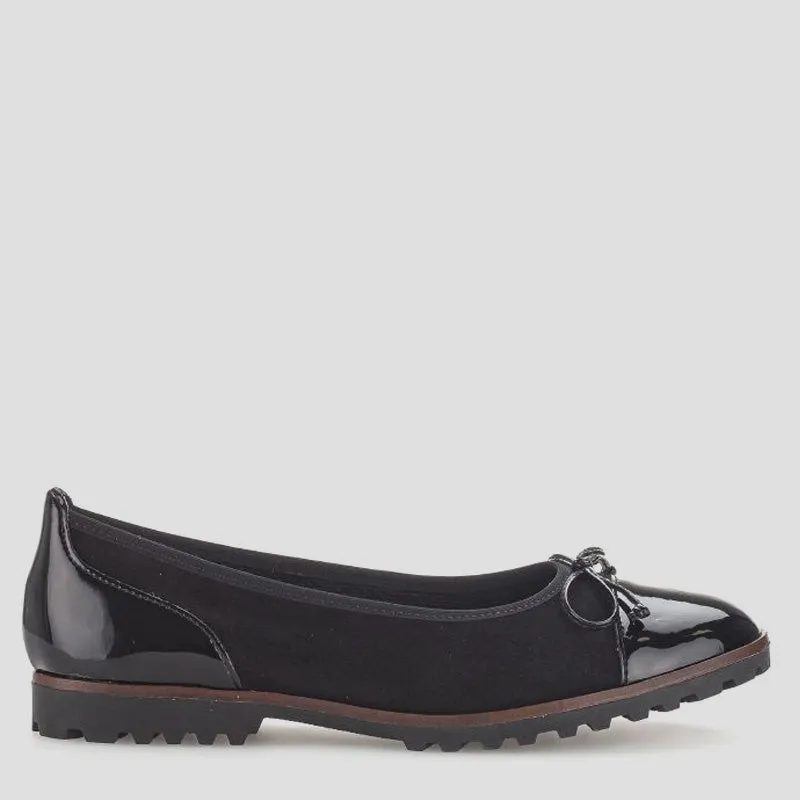 G04.100 - BLACK PATENT SUEDE DRESS FLATS