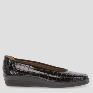 G06.400 - BLACK ALLIGATOR PATENT DRESS FLATS