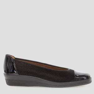 G06.402 - BLACK LEATHER FLATS