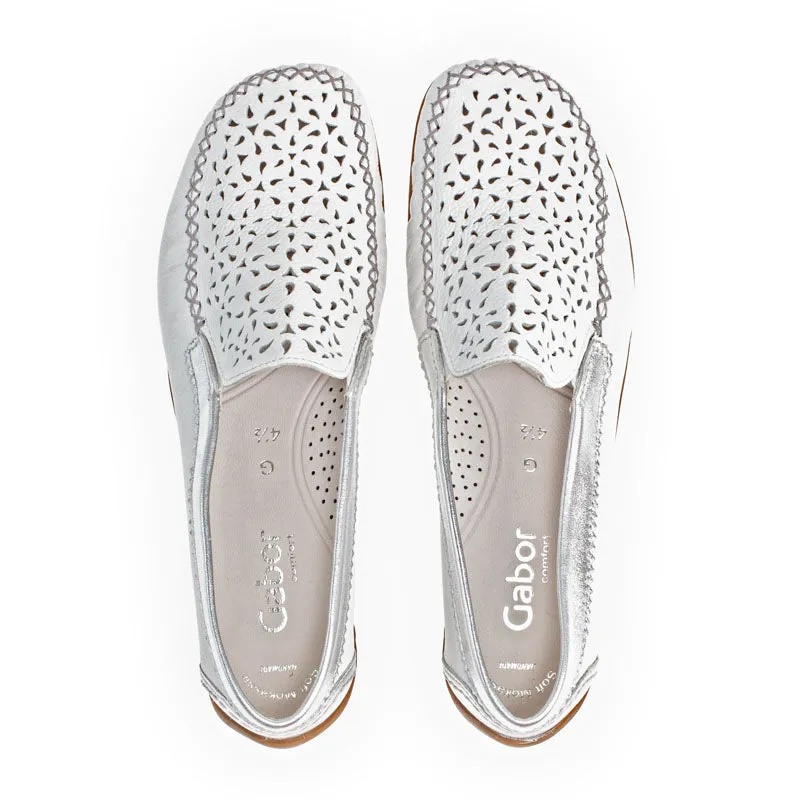 G26.094 - WHITE SILVER LEATHER FLATS
