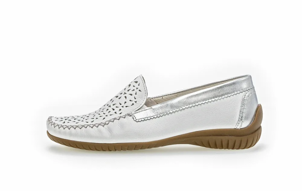 G26.094 - WHITE SILVER LEATHER FLATS