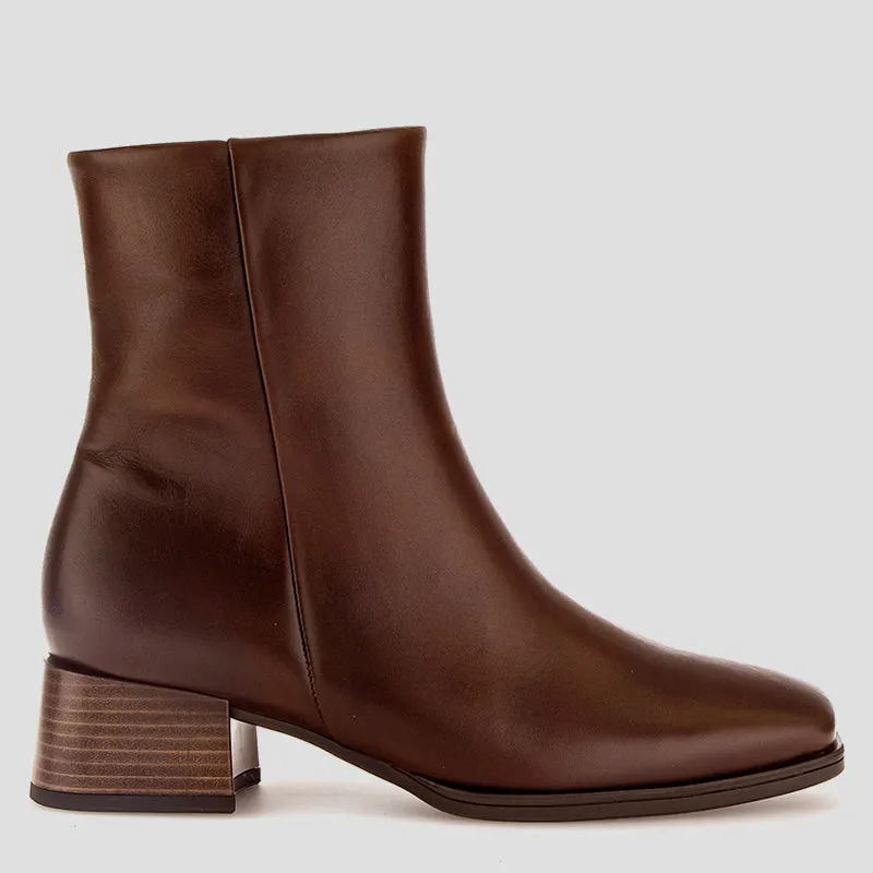 G32.920 - SATTEL LEATHER ANKLE BOOTS