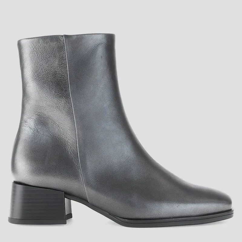 G32.920 - SILVER LEATHER ANKLE BOOTS