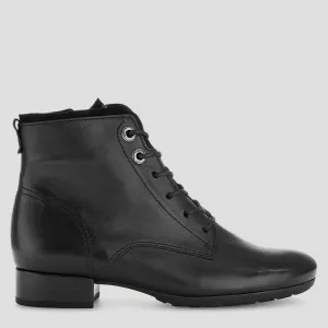 G52.715 - BLACK LEATHER ANKLE BOOTS