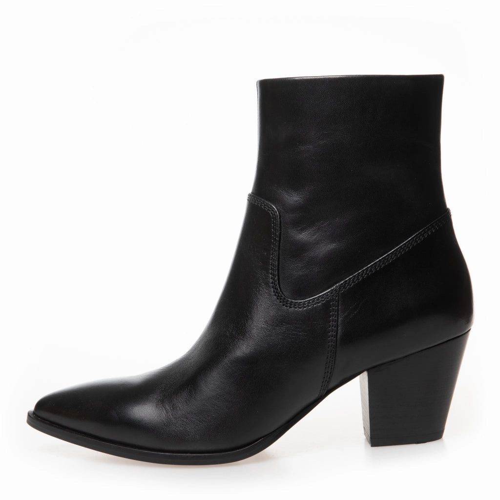 IT'S ALL ABOUT WALKING - BLACK