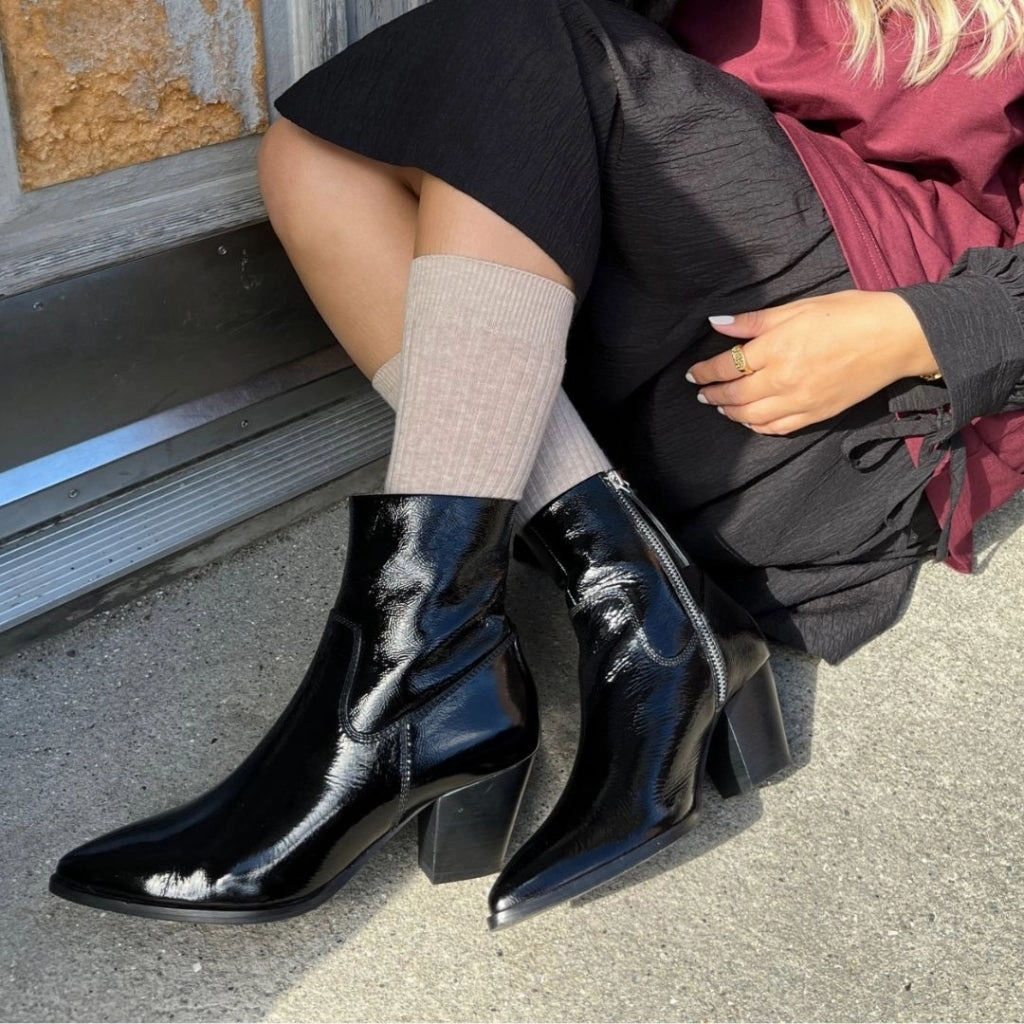 IT'S ALL ABOUT WALKING - PATENT - BLACK PATENT