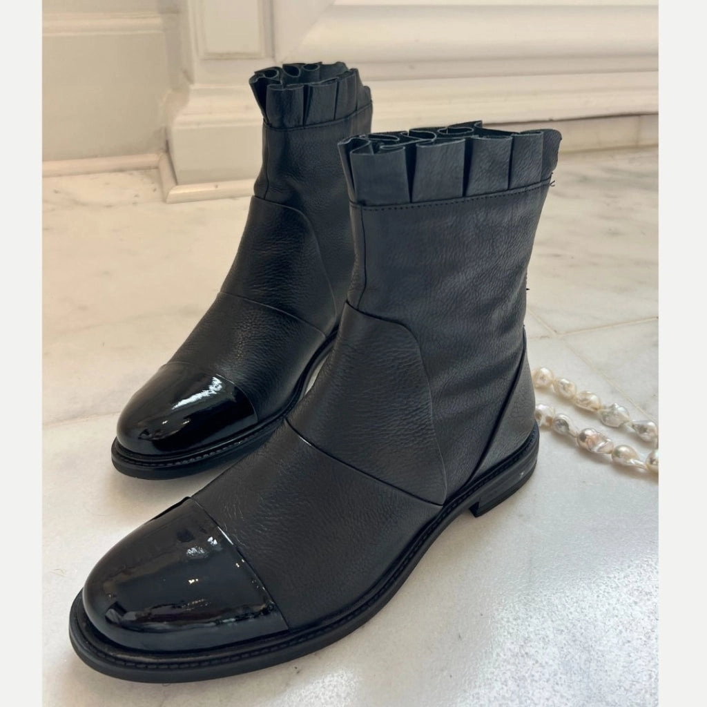 MARGARET - BLACK W/PATENT TOE
