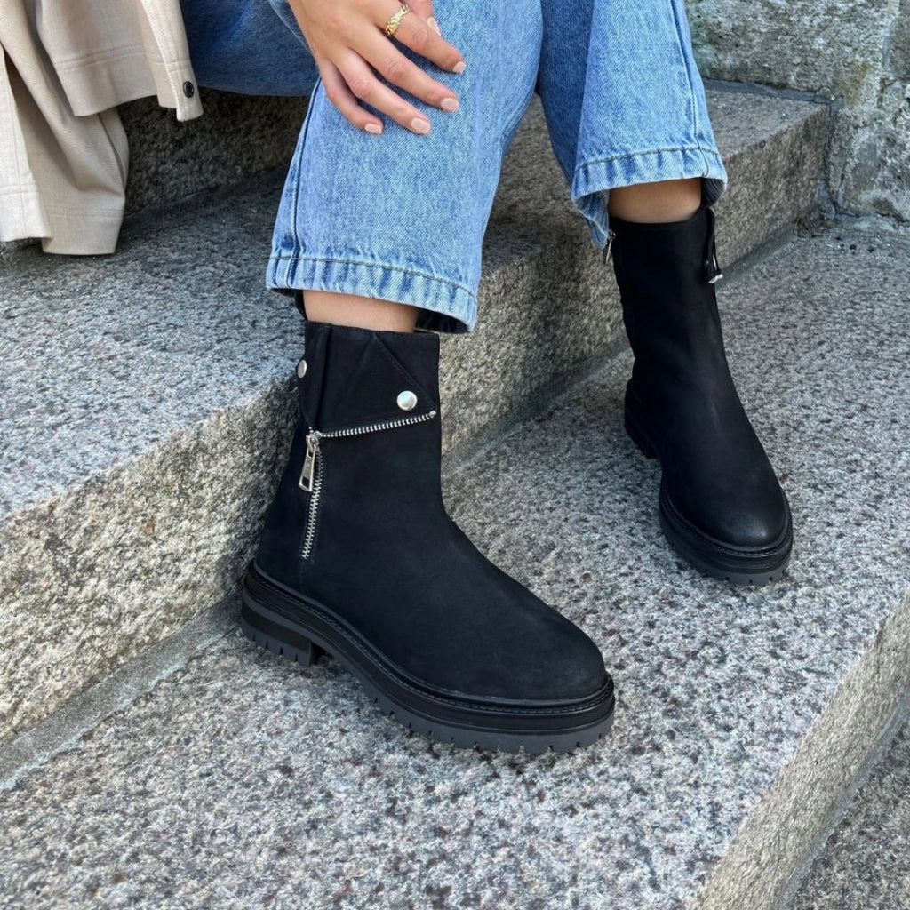 MY BOOTS AND MORE 2 - BLACK