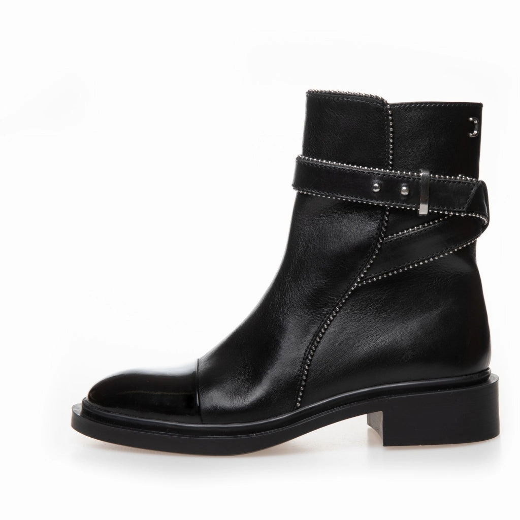 MY MOVES - BLACK PATENT