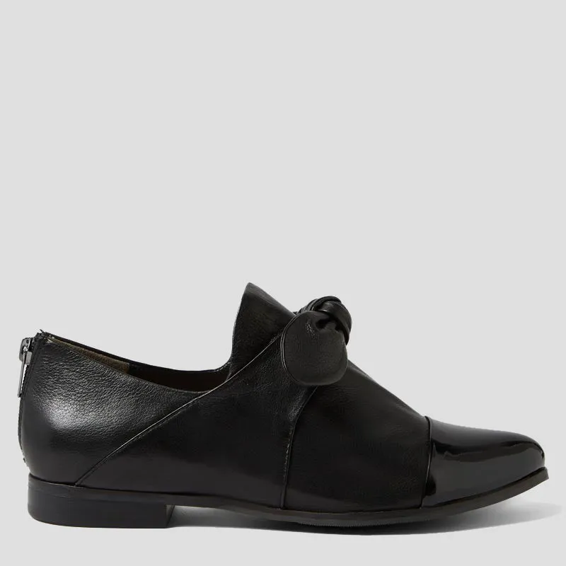 OFUS XF - BLACK PATENT LEATHER FLATS