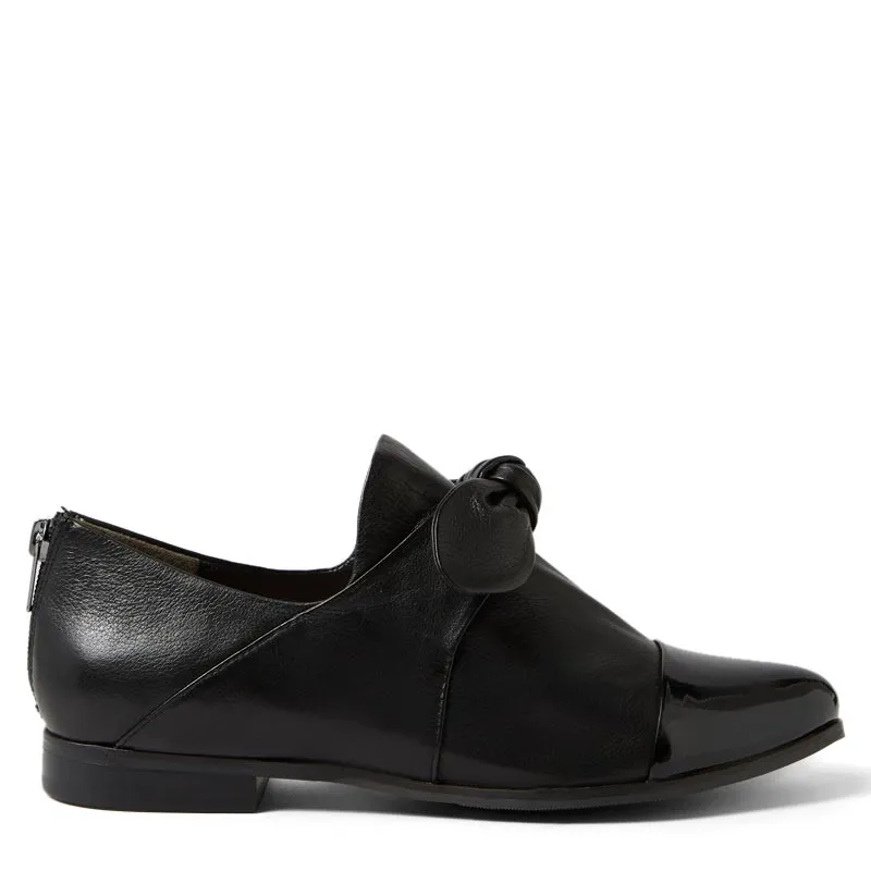 OFUS XF - BLACK PATENT LEATHER FLATS