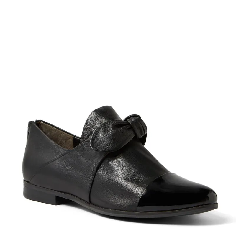 OFUS XF - BLACK PATENT LEATHER FLATS