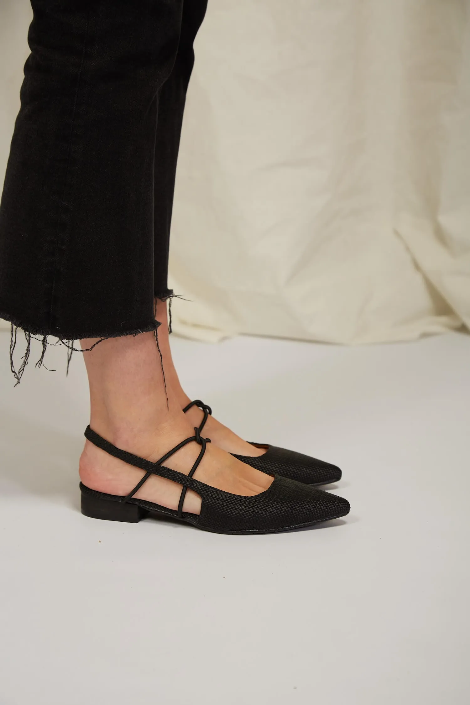 Sandalias Eco Suede Vegan Slingback Pumps | Black