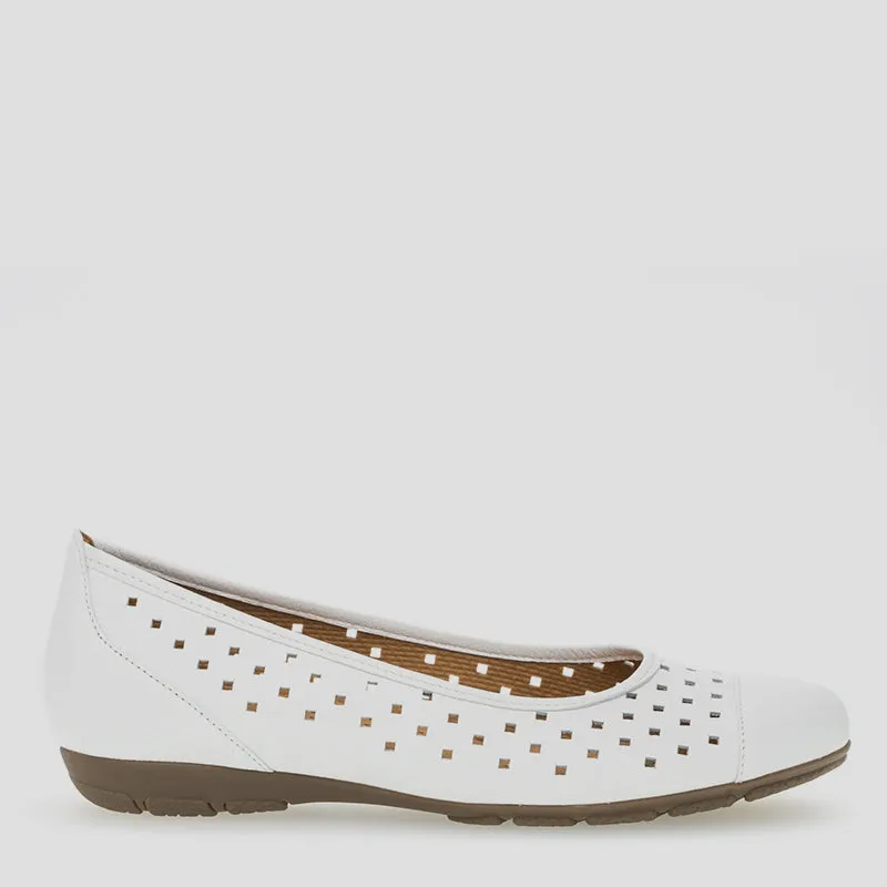SKYLAR GA - WHITE LEATHER FLATS