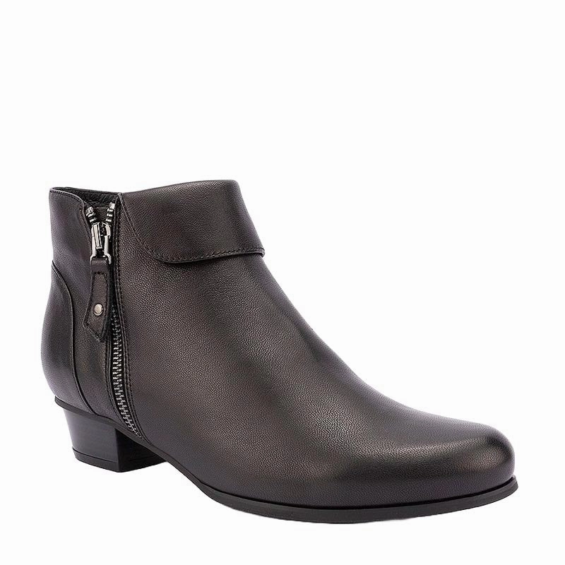 XANTHIPPE - BLACK LEATHER ANKLE BOOTS